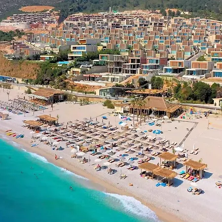 Del Mar Luxury 6 Bedroom With Private Pool And Seafront Palasë